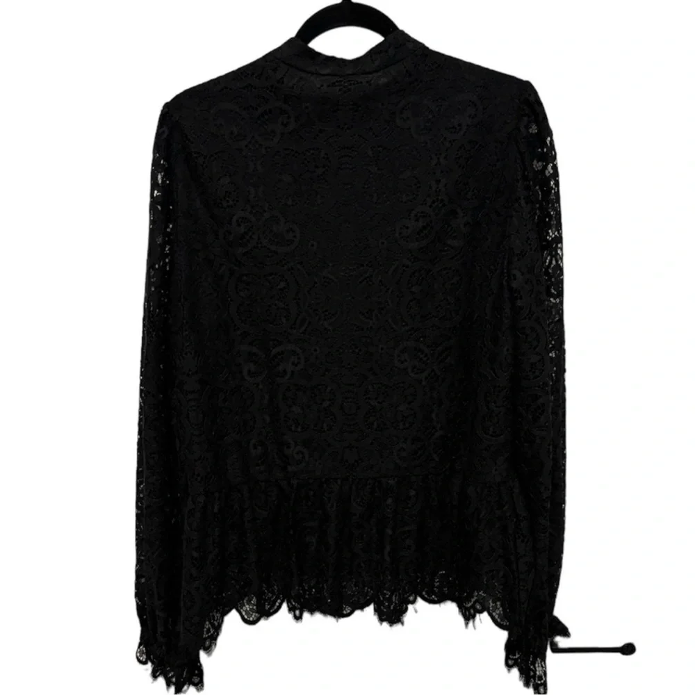 NWT Lilly Pulitzer NWT Jacelynne Lace Top
Onyx Two Tone Carnival Lace - Picture 5 of 10